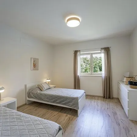 Villa Aria In Kraj Drage - Haus Fuer 6 Personen Nedescina
